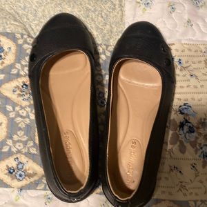 Flats # 5 1/2 Hush puppies